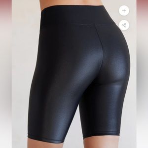 carbon38 black takara short